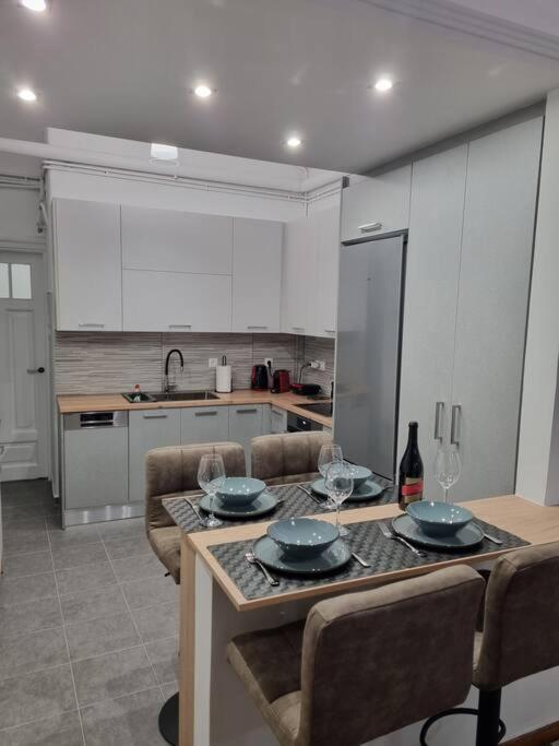 Plaka Sofi Suite Athena Bagian luar foto
