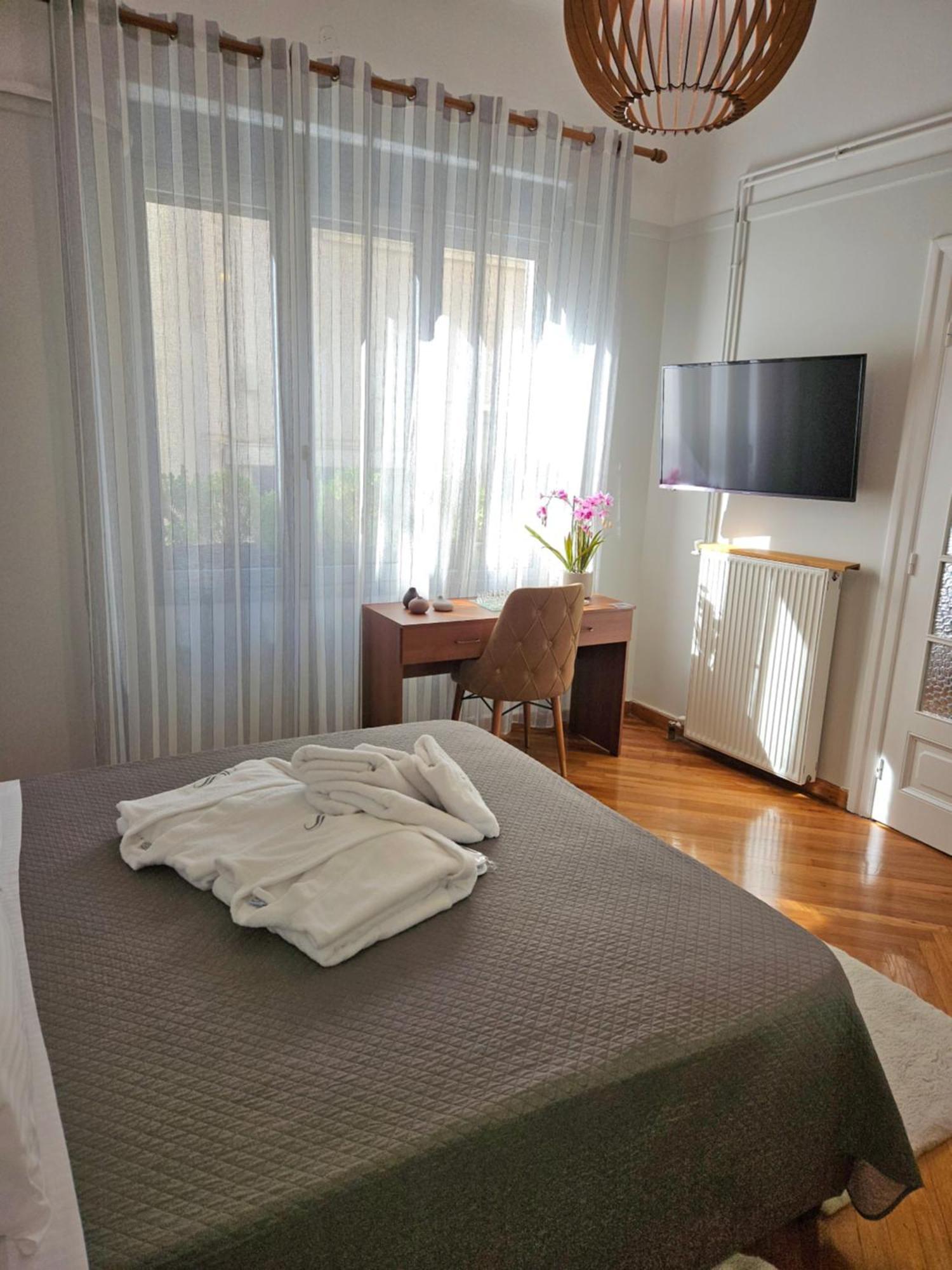 Plaka Sofi Suite Athena Bagian luar foto